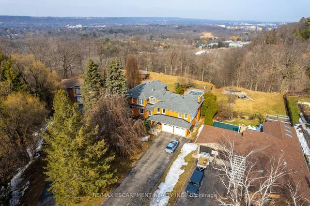 887 MONTGOMERY Dr
