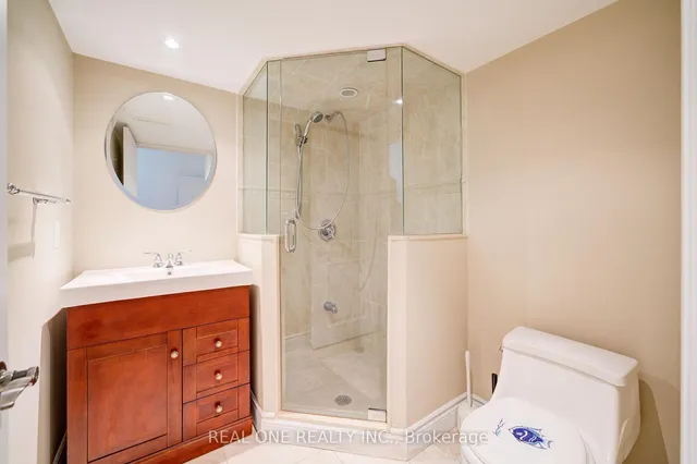 Additional image 36 of 210 Maplehurst Ave