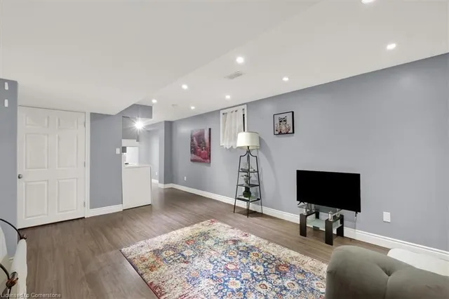 Additional image 36 of 94 Irwin Ave