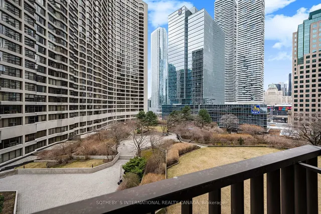 Additional image 28 of 33 Harbour Sq Unit 1008