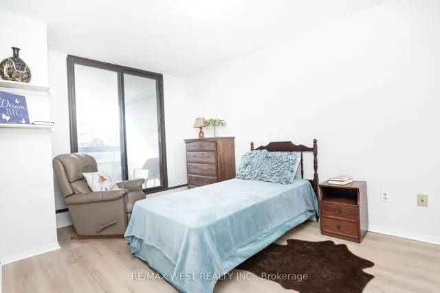 Additional image 6 of 100 Quebec Ave Unit 301