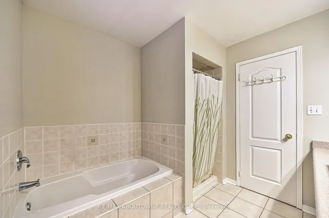 Additional image 23 of 6098 Rowers Cres