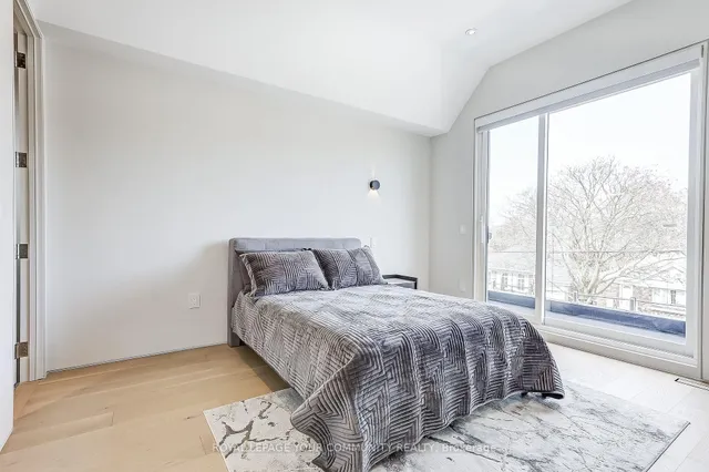 Additional image 35 of 131 Poyntz Ave