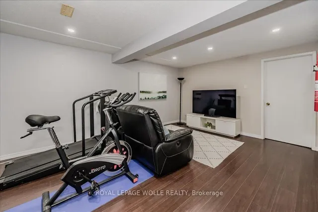 Additional image 23 of 10 Caprice Crt