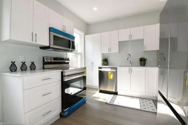 Additional image 4 of 242 Balmoral Ave