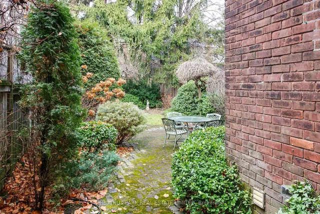 Additional image 38 of 40 Elgin Ave