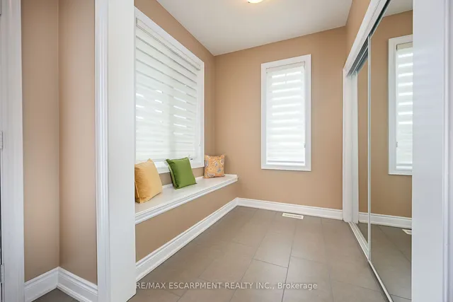 Additional image 35 of 300 Crafter Cres