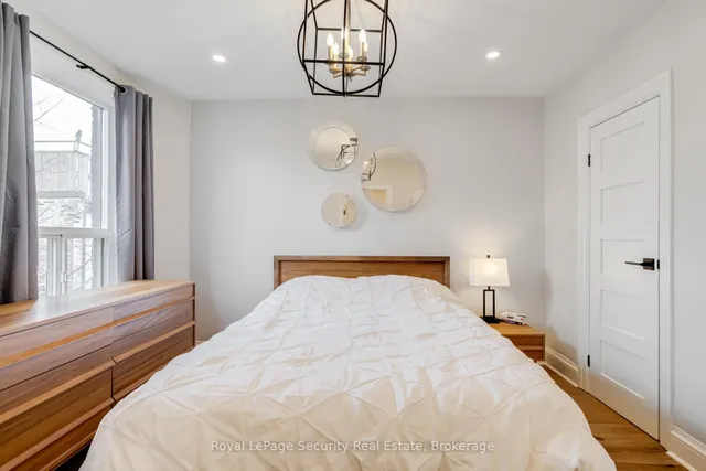 Additional image 49 of 204 Montrose Ave