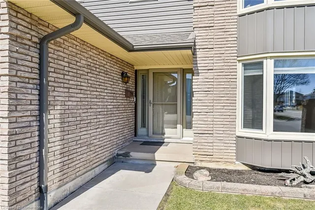 Additional image 4 of 2 Sparrow Crt