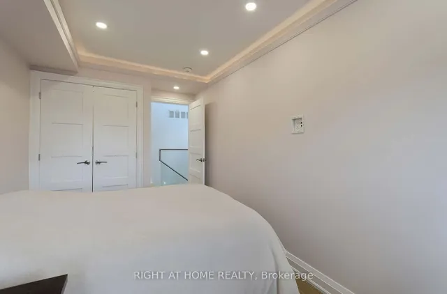 Additional image 28 of 2981A Bloor St