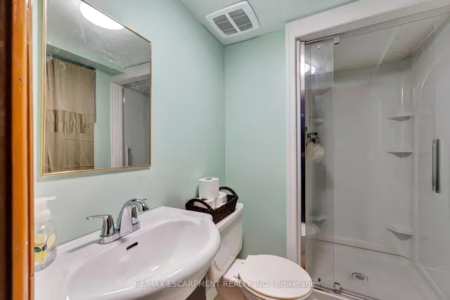 Additional image 17 of 159 Grosvenor Ave