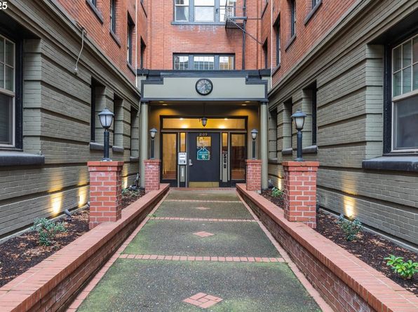 2109 NW Irving St, Portland, OR 97210