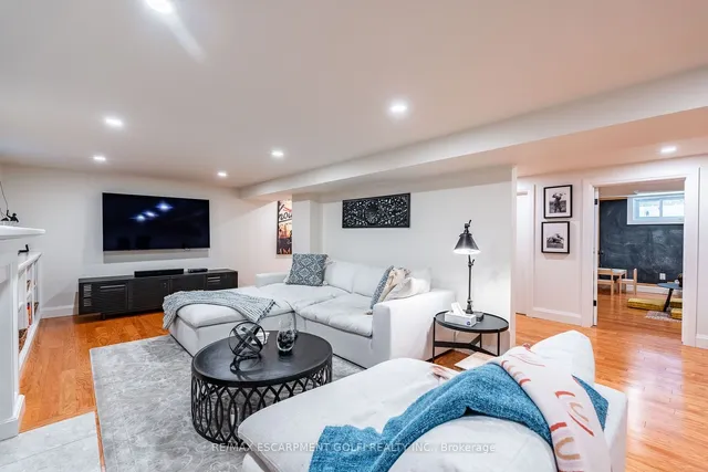 Additional image 31 of 165 Aberdeen Ave