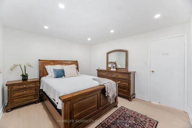 Additional image 19 of 80 Royal Palm Dr