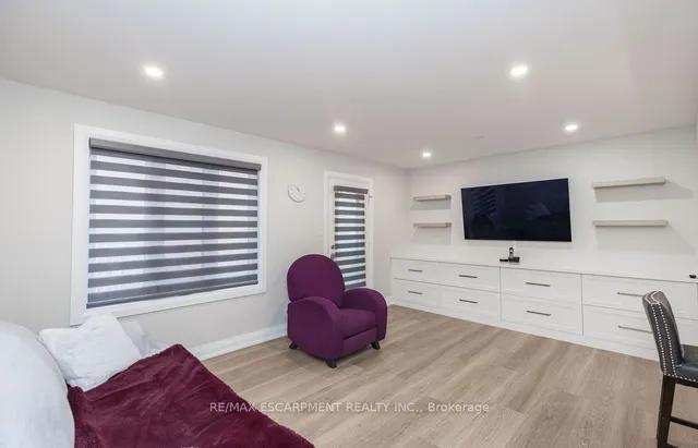 Additional image 16 of 1809 Upper Wentworth St Unit 22