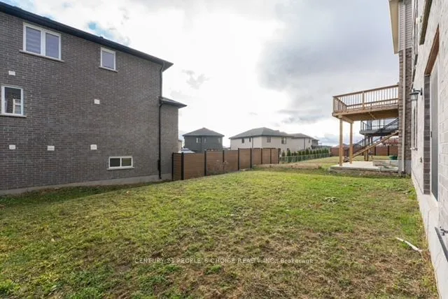 Additional image 37 of 681 Thomas Slee Dr