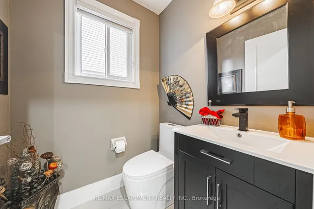 Additional image 20 of 103 Broughton Ave