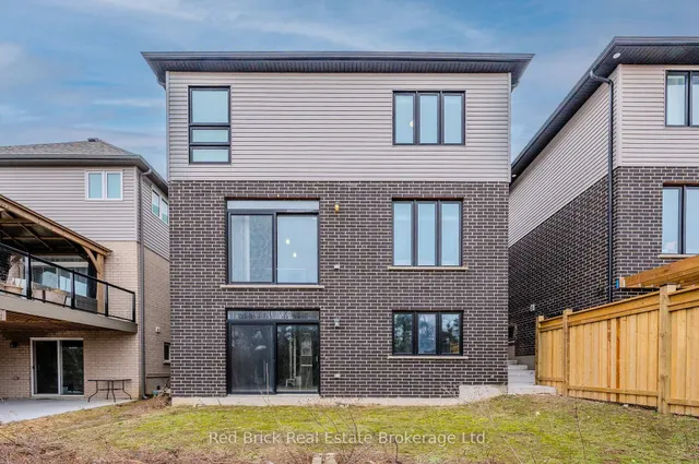 Additional image 37 of 321 Woodbine Ave