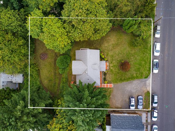 909 SW Gaines St, Portland, OR 97239