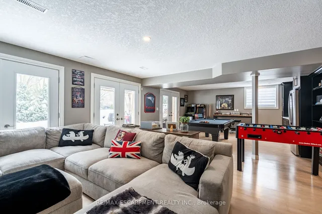 Additional image 39 of 80 Commando Crt