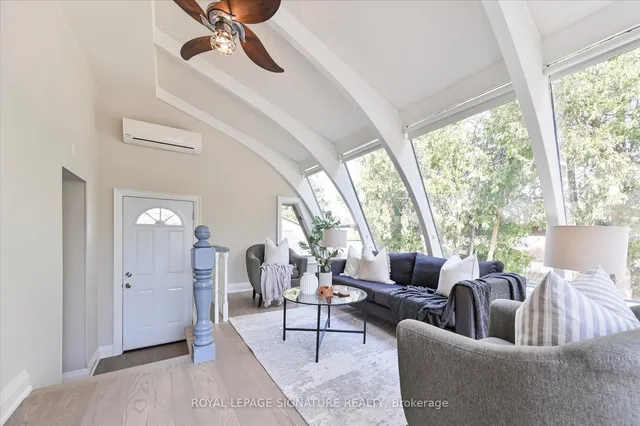 Additional image 19 of 11 Comet Crt