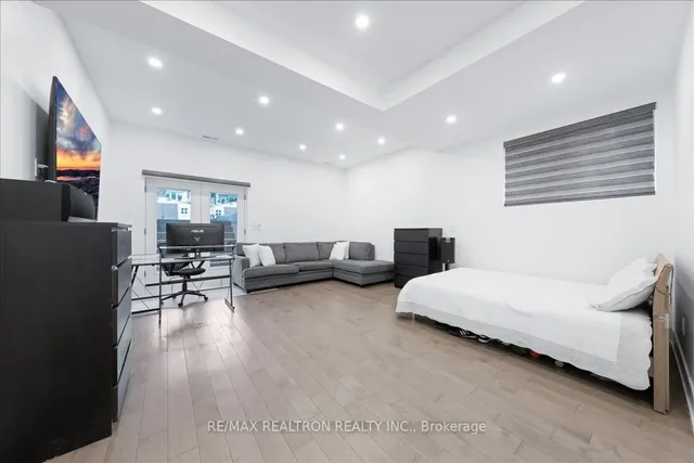 Additional image 44 of 46 Franklin Ave