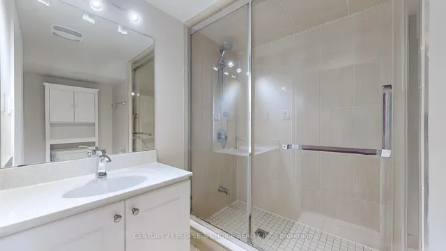 Additional image 44 of 32 Intrigue Tr