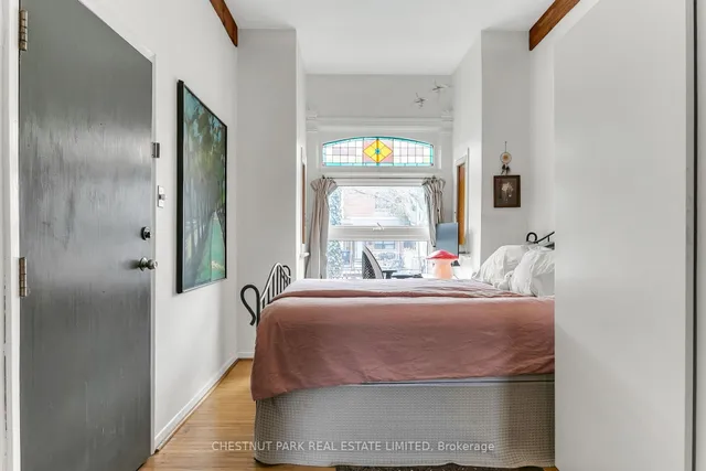 Additional image 8 of 131 Montrose Ave