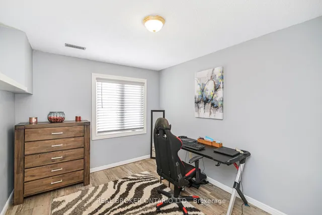 Additional image 31 of 647 Tomahawk Cres