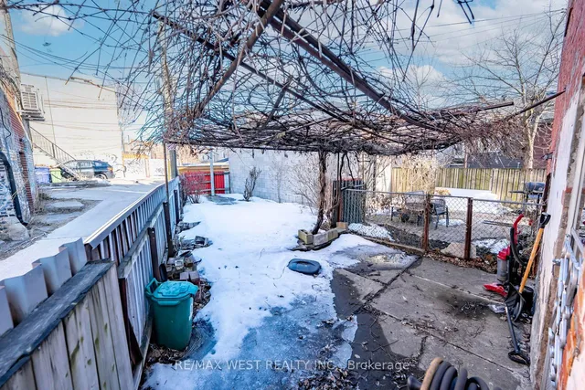 Additional image 36 of 217 Gladstone Ave