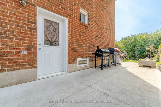 Additional image 32 of 83 Fairglen Ave