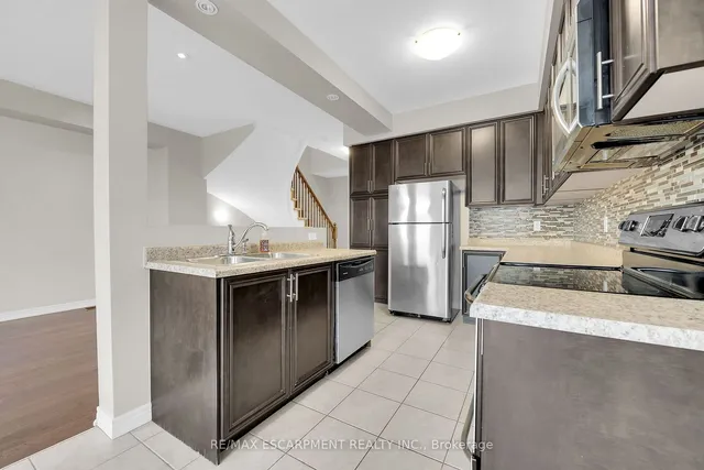 Additional image 11 of 12 Marina Point Cres