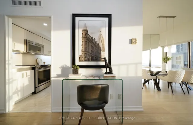 Additional image 31 of 65 Harbour Sq Unit 3603