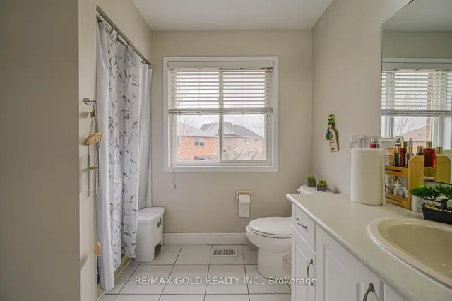 Additional image 22 of 82 Crown Victoria Dr