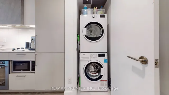 Additional image 26 of 19 Western Battery Rd Unit 3203