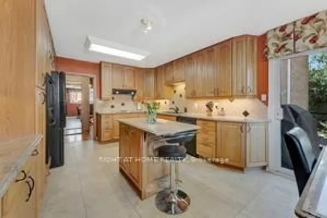 Additional image 10 of 3592 Stonecreek Cres