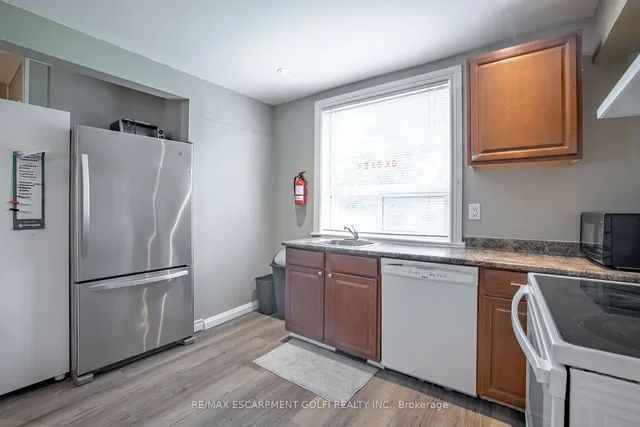 Additional image 9 of 86 Whitney Ave