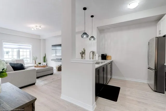 Additional image 8 of 215 Dundas St Unit 25