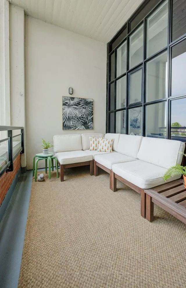 Additional image 19 of 404 King St Unit 307