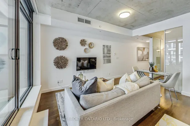 Additional image 8 of 111 Bathurst St Unit 320