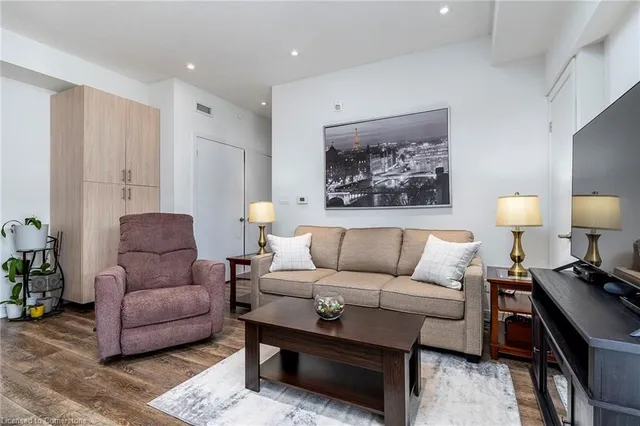 Additional image 10 of 16 Markle Cres Unit 211