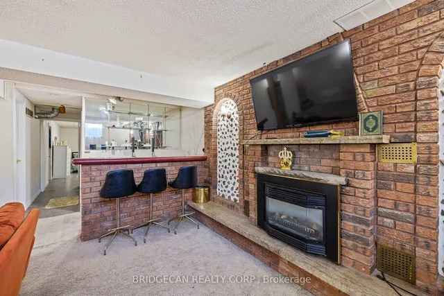 Additional image 4 of 490 Queen Victoria Dr