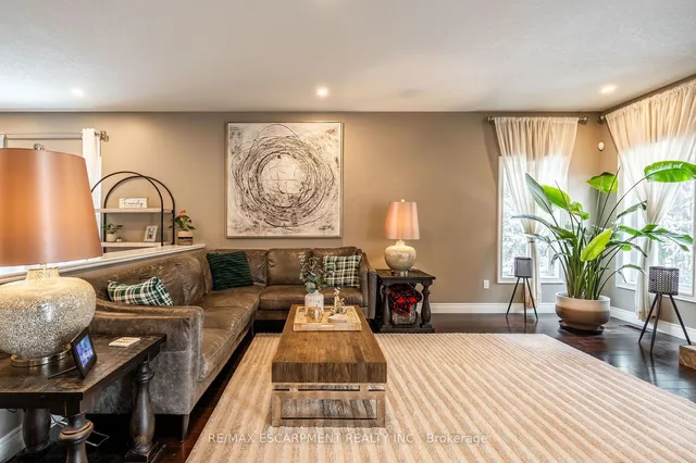 Additional image 9 of 80 Commando Crt