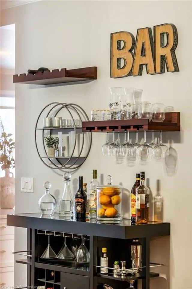 Additional image 11 of 715 Robson Rd