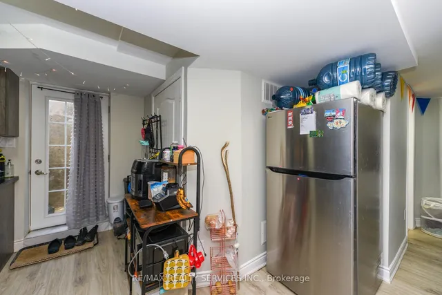 Additional image 36 of 33 Valonia Dr