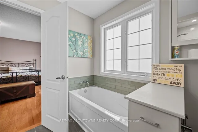 Additional image 22 of 889 Zelinsky Cres