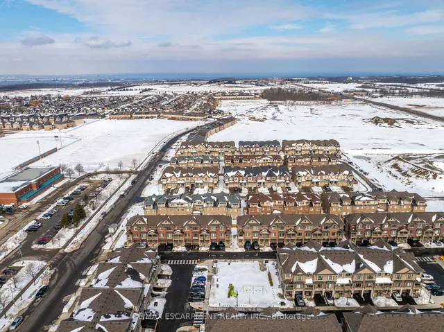 Additional image 40 of 19 Picardy Dr Unit 8