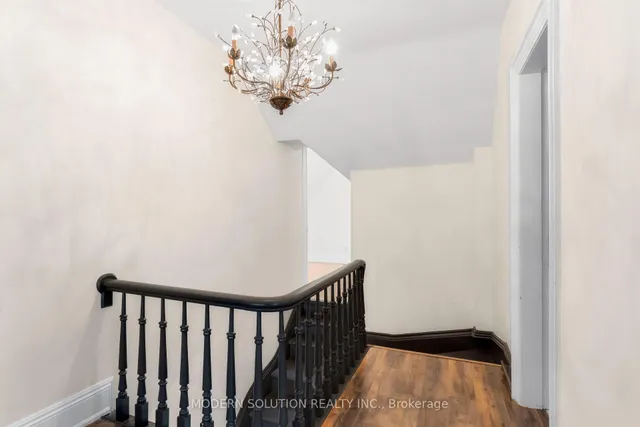 Additional image 13 of 3015 Dundas St