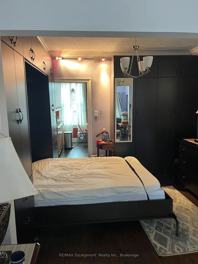 Additional image 4 of 221 Winnett Ave