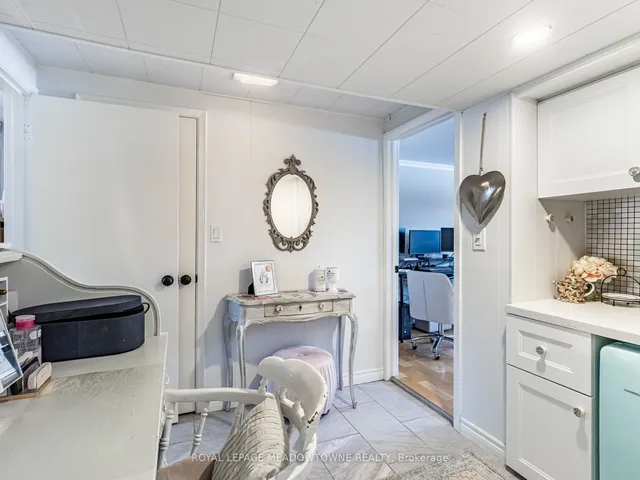 Additional image 32 of 48 Chatsworth Dr